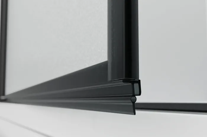 ALFA-V LINE Black 110 Grape Sprchové dveře jednokřídlé s pevnou stěnou v rovině (85+30)